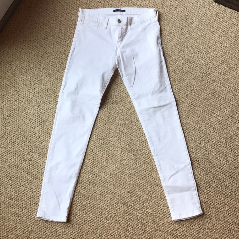 White skinny jeans